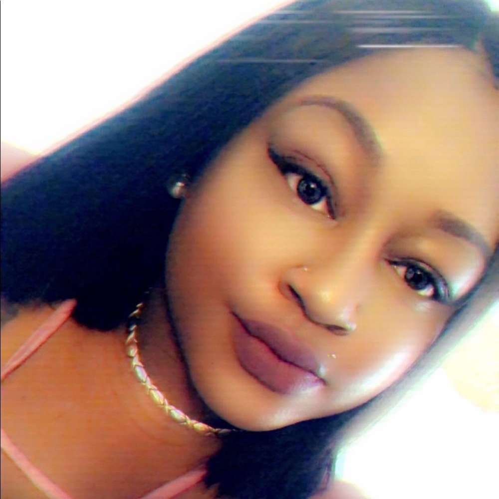 Meet your posher, Danielle !